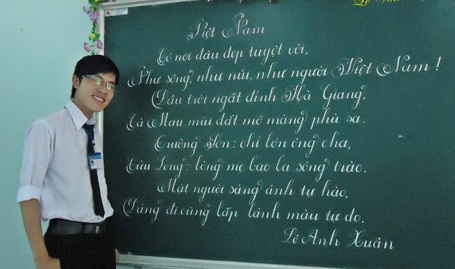 Gia sư sinh viên dạy viết chữ đẹp cho lớp tiểu học
